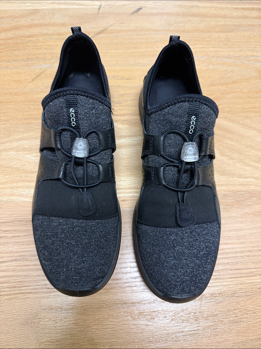 ECCO women’s charcoal Knit & black Leather Slip-On Sneakers